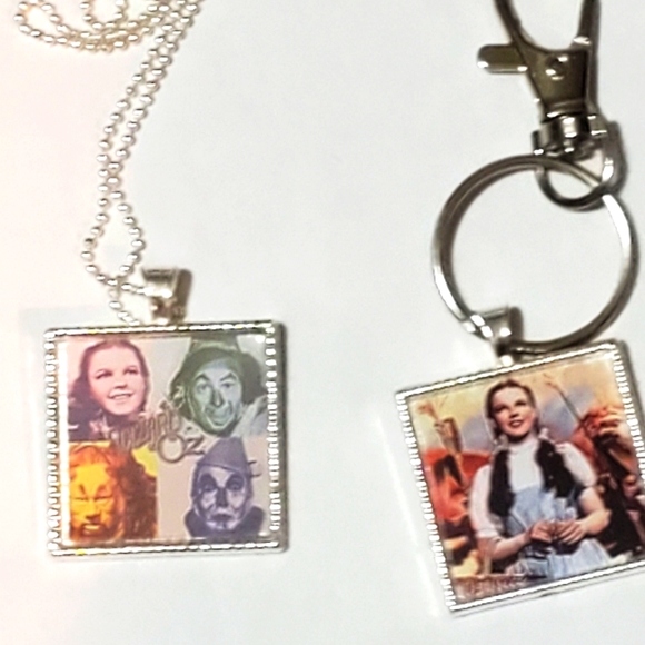 Wizard Of Oz Necklace or keyring choose 1 - Picture 1 of 1